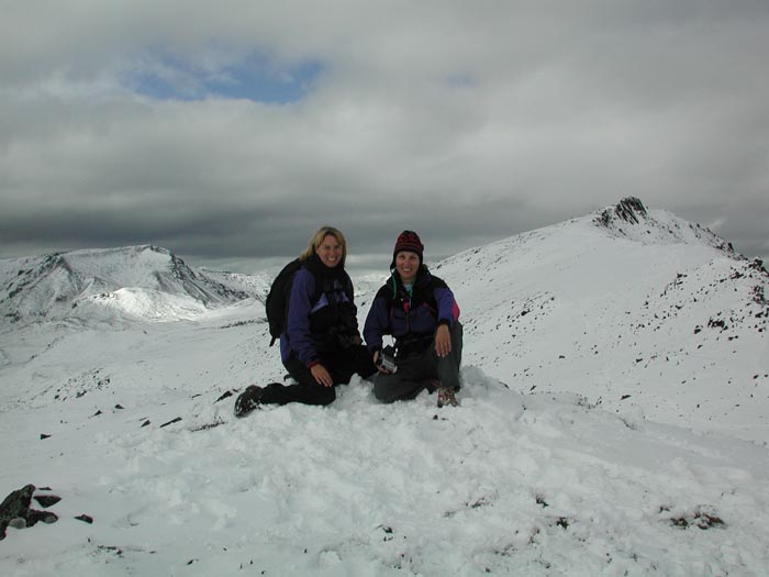 Ginni and Carol helehiking.jpg 46.9K